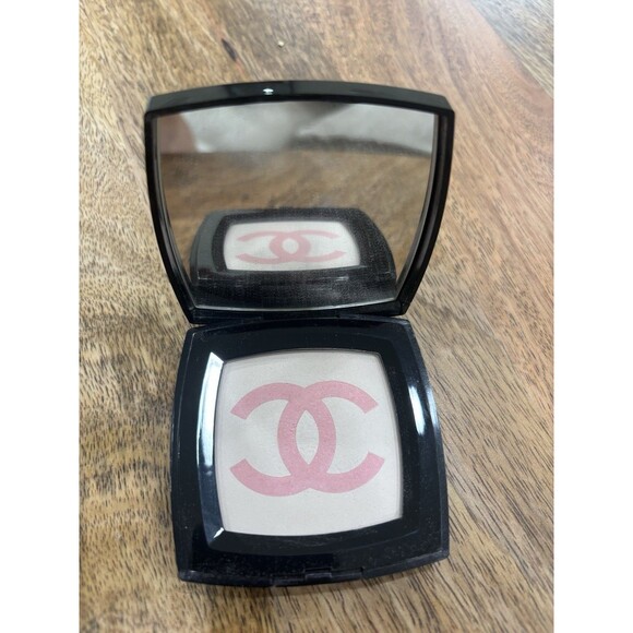 New So Chanel Illuminating Powder Rose Perle NO BOX - Picture 1 of 3